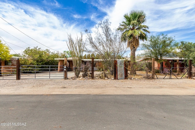 423 E Hadley St, Tucson, AZ 85705 - view of front of property featuring fence and a gate