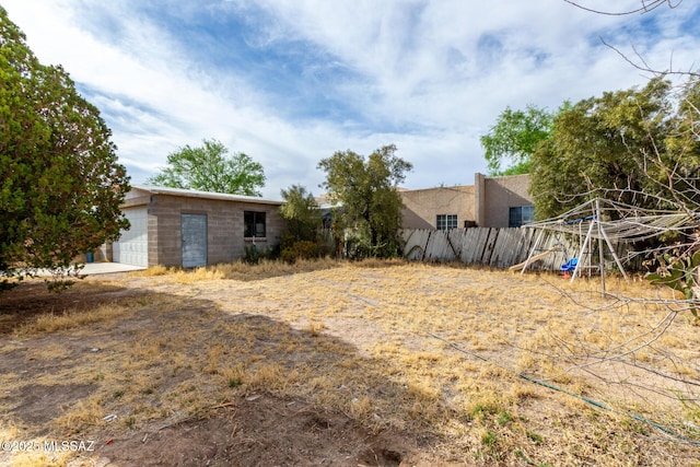 423 E Hadley St, Tucson, AZ 85705 - view of yard featuring fence