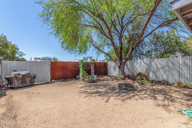 143 W Mossman Rd, Tucson, AZ 85706 - view of yard with fence
