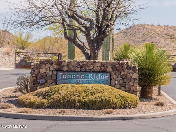 738 S Tohono Ridge Pl, Tucson, AZ 85745 - community / neighborhood sign featuring a mountain view