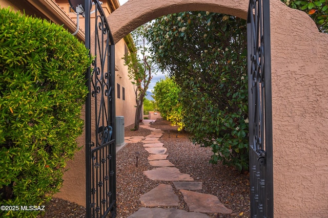 37717 S Terrace Park Dr, Saddlebrooke, AZ 85739 - view of yard with a gate and central AC unit