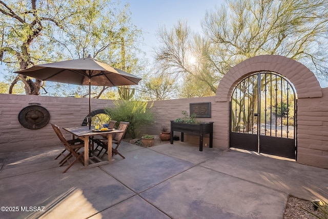 4401 E Havasu Rd, Tucson, AZ 85718 - view of patio / terrace with outdoor dining space, a fenced backyard, and a gate