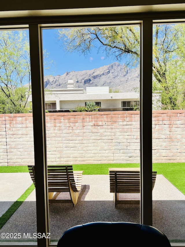 entryway featuring a mountain view