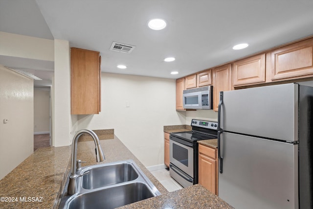 kitchen with light brown cabinetry, visible vents, recessed lighting, a sink, and stainless steel appliances