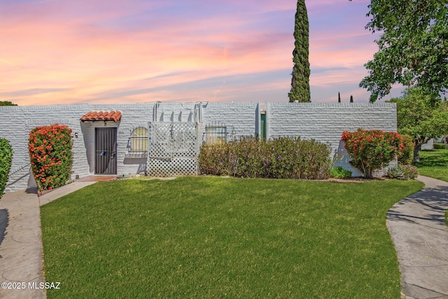 view of yard featuring fence