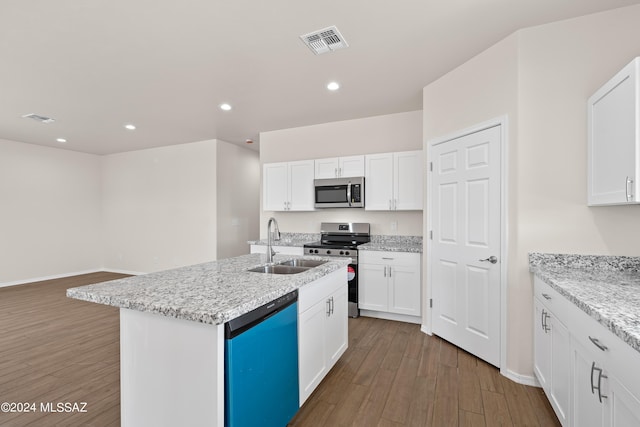 kitchen with stainless steel appliances, visible vents, dark wood-style flooring, and a sink