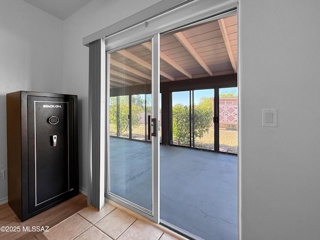 3021 E Dellwood Pl, Vail, AZ 85641 - entryway with baseboards