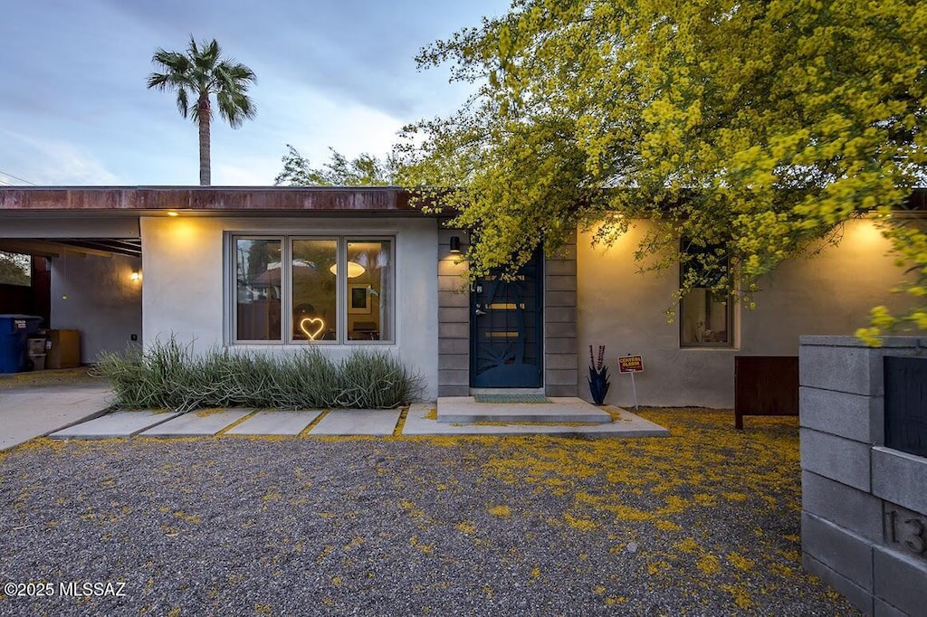 view of exterior entry featuring stucco siding