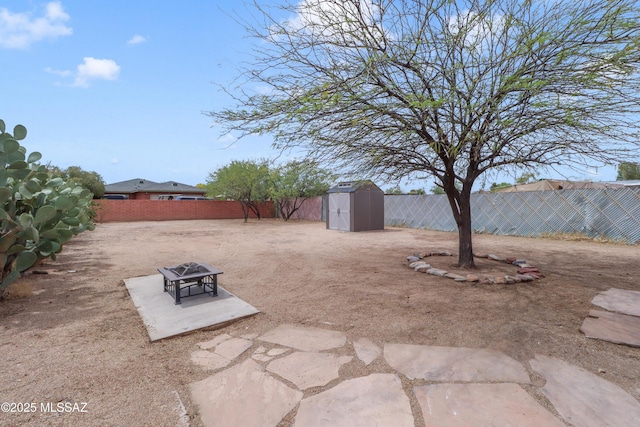 5944 E 30th St, Tucson, AZ 85711 - empty room featuring light colored carpet, arched walkways, and baseboards