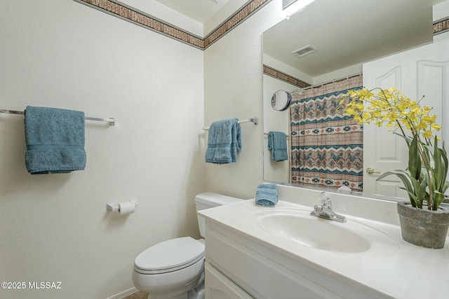 full bathroom with visible vents, vanity, a shower with shower curtain, and toilet