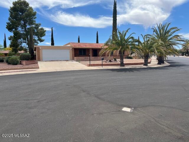 view of front of house featuring concrete driveway and a garage