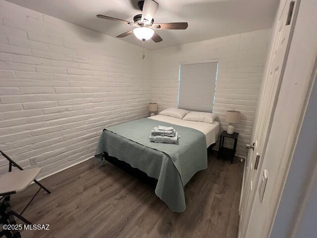 bedroom featuring dark wood-style floors, ceiling fan, and baseboards
