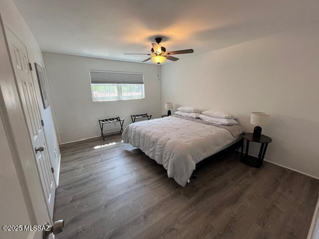 bedroom featuring dark wood-style floors, ceiling fan, and baseboards