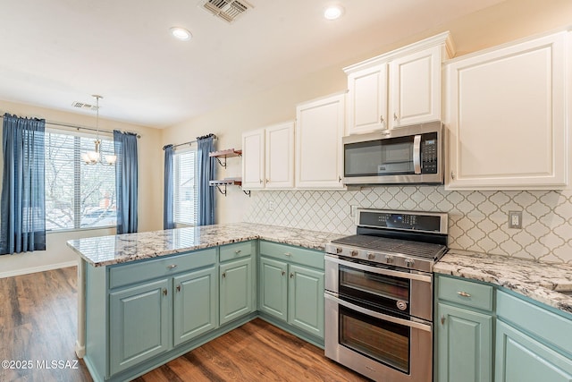 kitchen featuring white cabinets, an inviting chandelier, visible vents, and stainless steel appliances