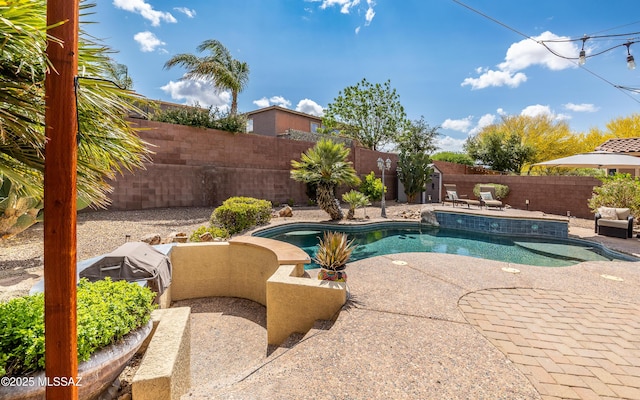 9125 S Crows Nest Ct, Tucson, AZ 85756 - view of swimming pool featuring a fenced backyard and a patio area