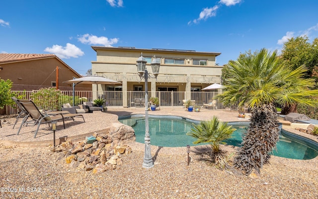 9125 S Crows Nest Ct, Tucson, AZ 85756 - view of swimming pool featuring a patio