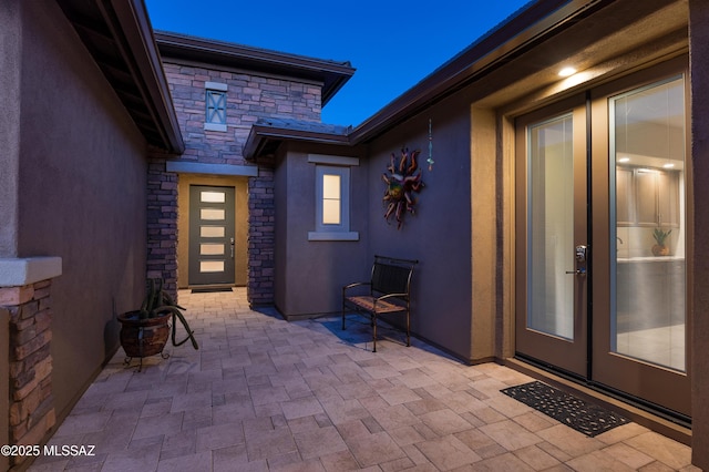 35605 S Overlook Dr, Saddlebrooke, AZ 85739 - doorway to property featuring stucco siding, a patio area, and stone siding