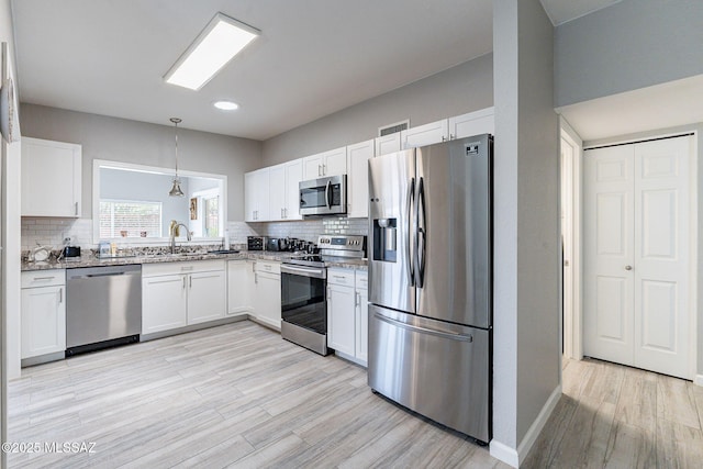 649 W Via, San Mateo, Green Valley, AZ 85614 - kitchen featuring tasteful backsplash, a sink, white cabinetry, and stainless steel appliances