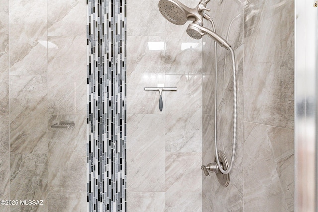 649 W Via, San Mateo, Green Valley, AZ 85614 - bathroom featuring tiled shower