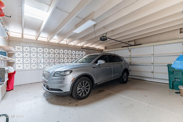 649 W Via, San Mateo, Green Valley, AZ 85614 - garage with a garage door opener