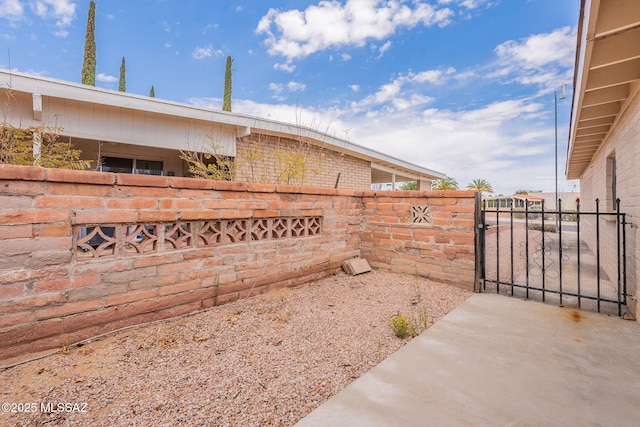 649 W Via, San Mateo, Green Valley, AZ 85614 - community sign with fence and a gate