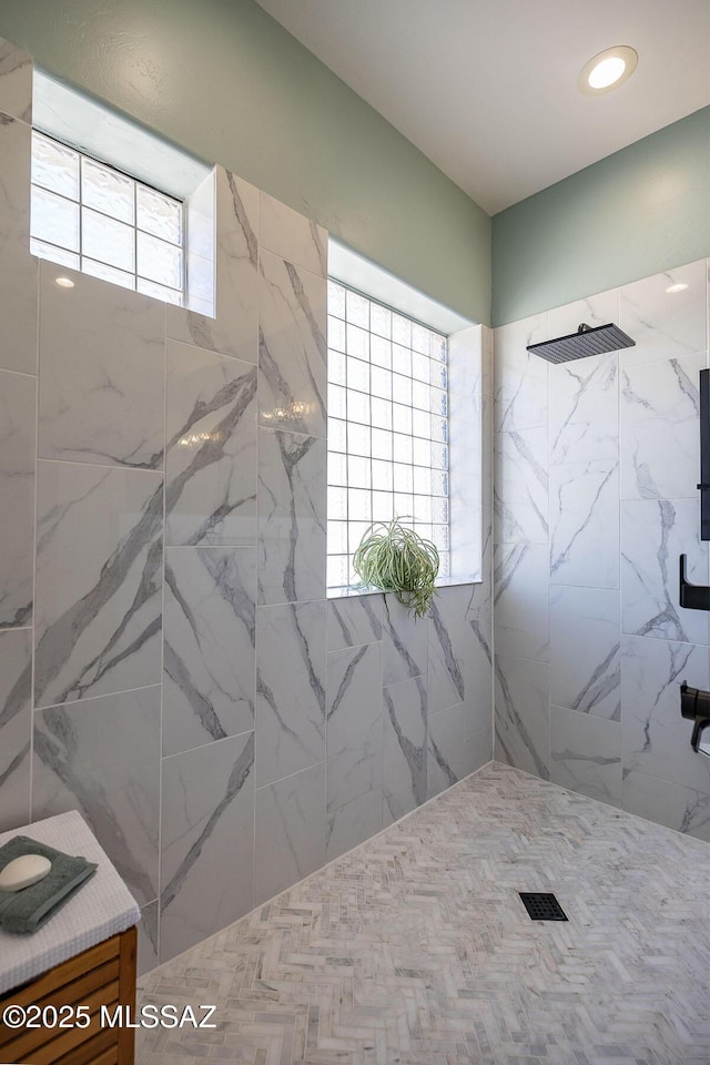full bathroom featuring a tile shower