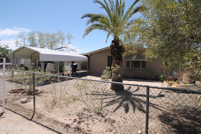2665 N Leah Pl, Tucson, AZ 85705 - view of front facade with fence and a carport
