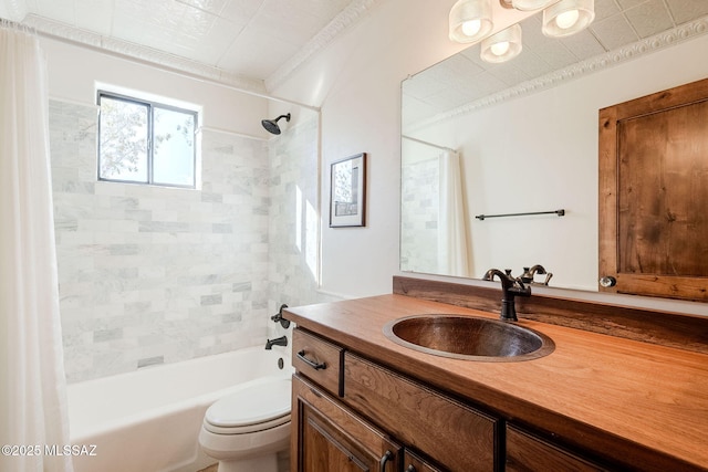 17300 S Camino Cartagena, Sahuarita, AZ 85629 - full bath with vanity, shower / tub combo with curtain, crown molding, and toilet