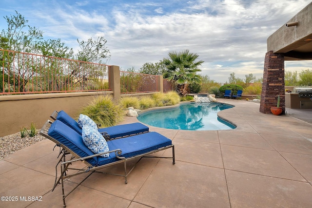 view of pool featuring fence, a patio area, a pool with connected hot tub, and area for grilling