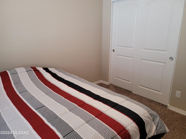 bedroom featuring baseboards and carpet flooring