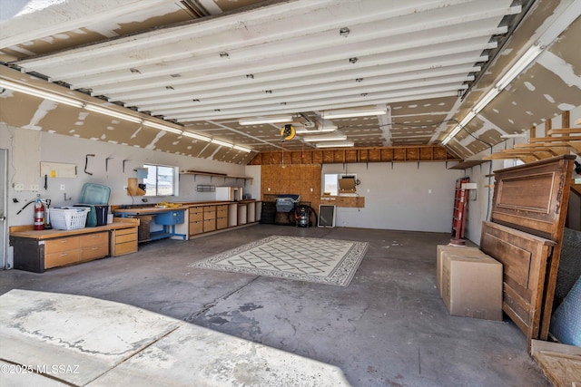 20 Buckskin Ln, Sonoita, AZ 85637 - garage with a workshop area