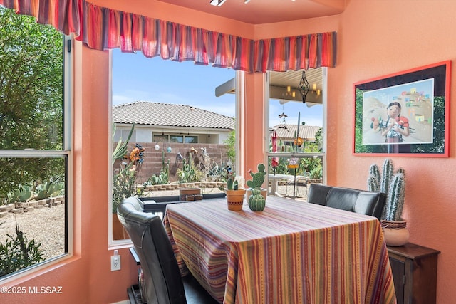 7541 W Wandering Coyote Dr, Tucson, AZ 85743 - dining area featuring a textured wall
