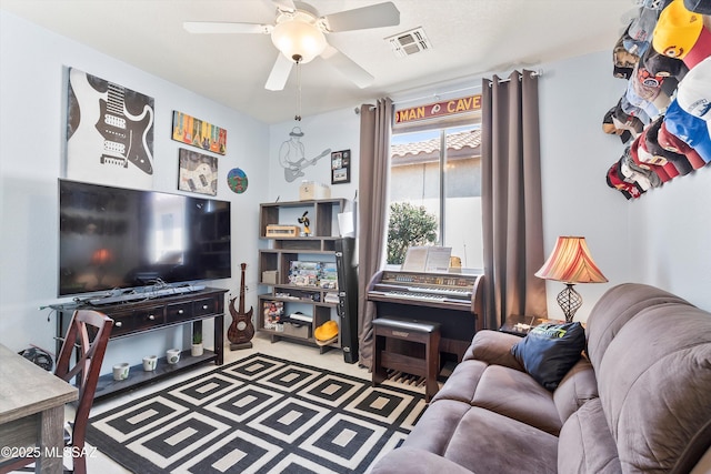 7541 W Wandering Coyote Dr, Tucson, AZ 85743 - living room featuring a ceiling fan