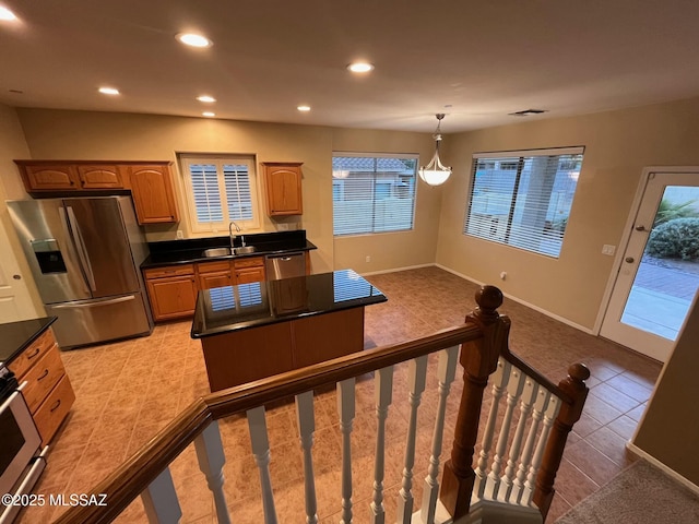 60954 Rock Ledge Loop, Tucson, AZ 85739 - kitchen featuring appliances with stainless steel finishes, a sink, dark countertops, recessed lighting, and decorative light fixtures