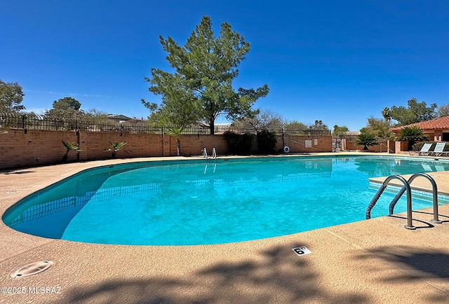 10127 E Achi, Tucson, AZ 85748 - community pool with a fenced backyard