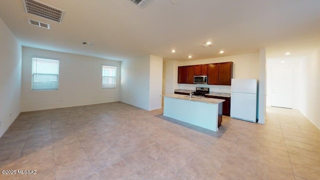 kitchen with recessed lighting, an island with sink, visible vents, and appliances with stainless steel finishes