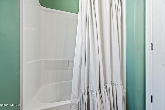 8167 S Placita Bilbao, Tucson, AZ 85747 - bathroom featuring shower / bath combo