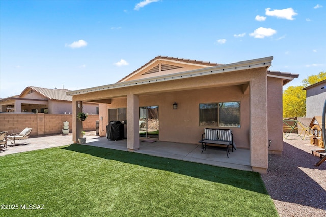 8167 S Placita Bilbao, Tucson, AZ 85747 - rear view of property featuring stucco siding, a patio, and a tiled roof