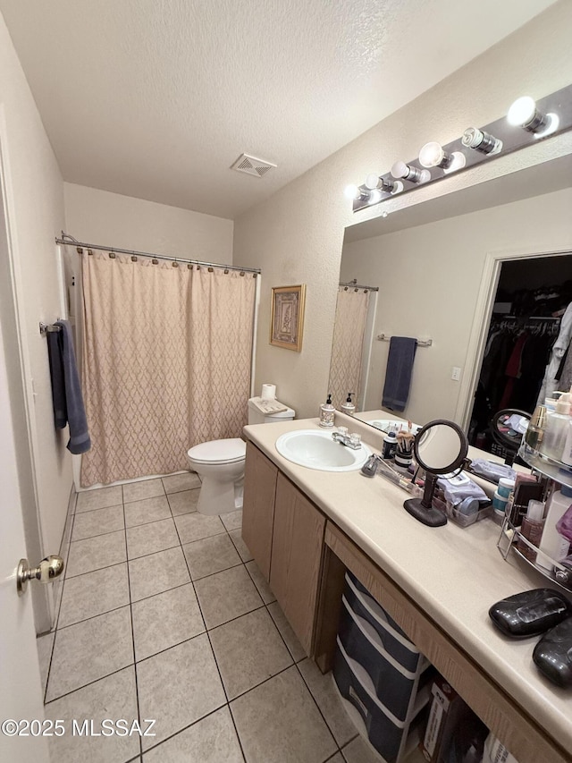 2019 W Calle Cielo De Oro, Tucson, AZ 85746 - full bathroom with vanity, tile patterned floors, visible vents, and a textured ceiling