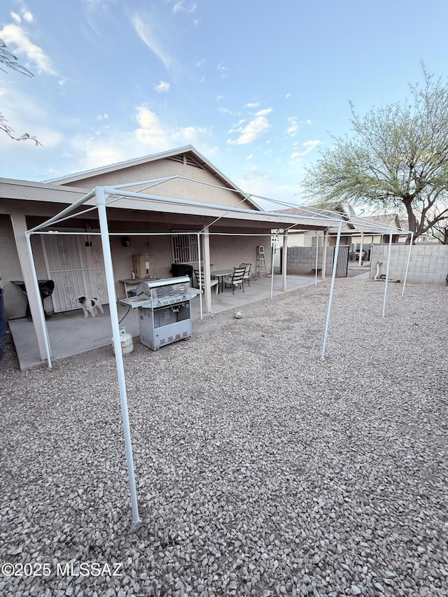 2019 W Calle Cielo De Oro, Tucson, AZ 85746 - view of parking featuring fence