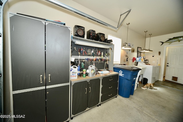 garage with washer / clothes dryer