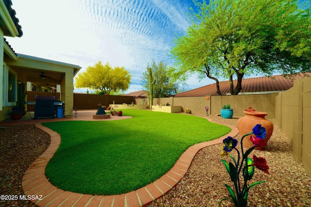 view of yard with a patio area, a fenced backyard, and ceiling fan