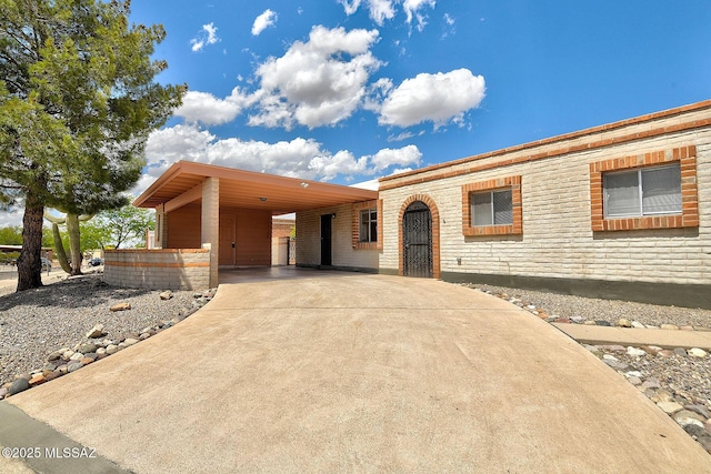 view of front of house featuring a carport and concrete driveway