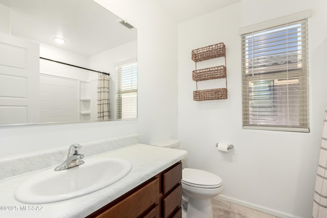 full bathroom with a shower with shower curtain, toilet, vanity, baseboards, and visible vents