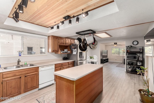 kitchen with a center island, dishwasher, a sink, stainless steel fridge with ice dispenser, and light wood-style flooring