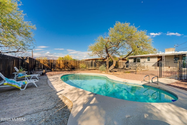 2826 W Jacinto St, Tucson, AZ 85745 - view of pool featuring a patio area and a fenced backyard