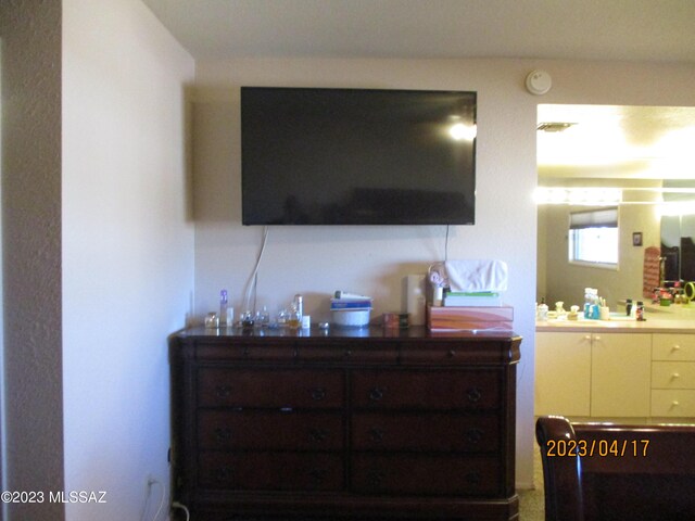 2583 W Arcadia Ln, Willcox, AZ 85643 - bedroom featuring ensuite bathroom