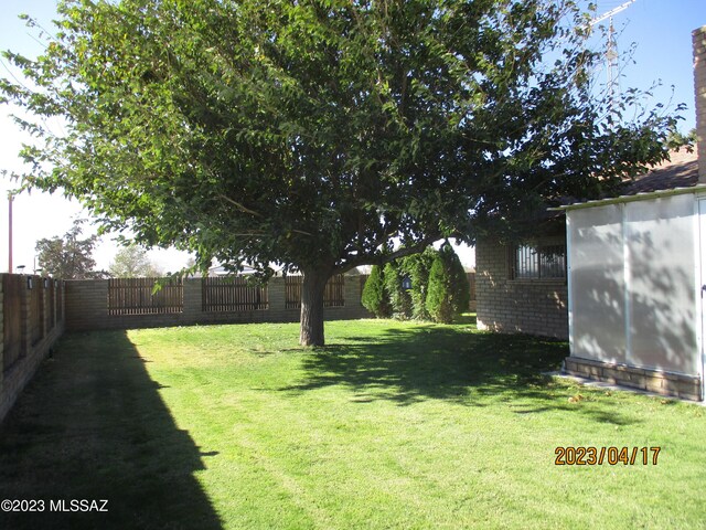 2583 W Arcadia Ln, Willcox, AZ 85643 - view of yard featuring fence