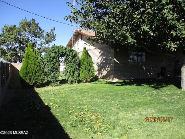 2583 W Arcadia Ln, Willcox, AZ 85643 - view of yard featuring fence