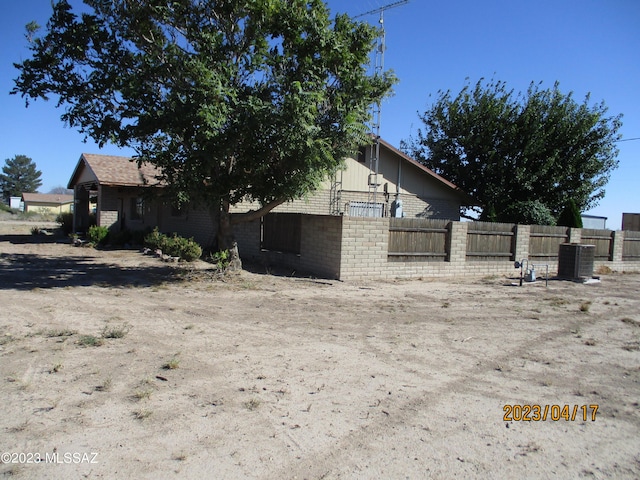 2583 W Arcadia Ln, Willcox, AZ 85643 - view of side of property featuring brick siding, central air condition unit, and fence